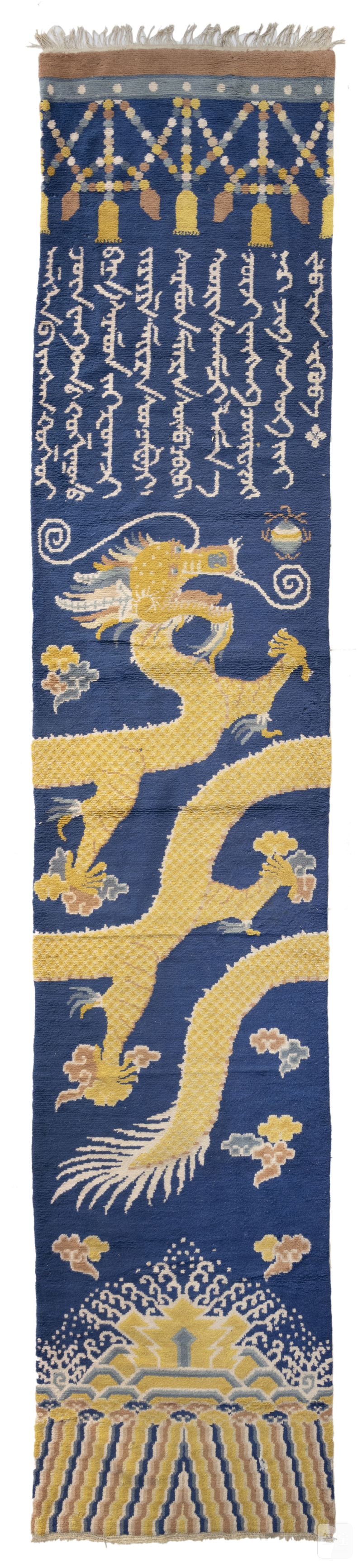 An unusual pair of pillar rugs - 图2